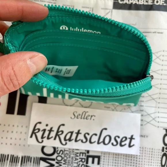 HOST PICK!!! 🆕 MALDIVES GREEN - NWT lululemon clippable card pouch - Picture 6 of 10